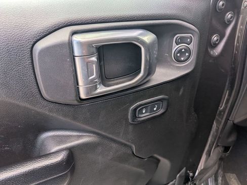 Used 2024 Jeep Wrangler Unlimited Rubicon AWD/4WD image 15
