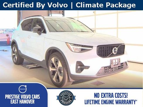 Certified 2025 Volvo XC40 B5 Plus image 1