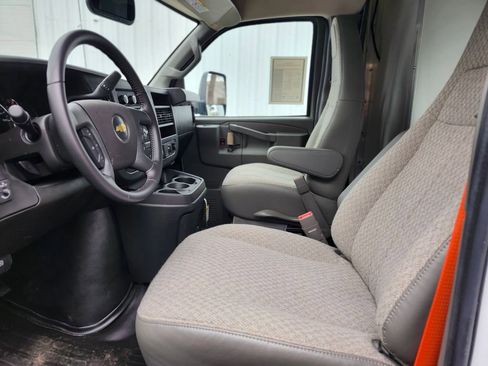 Used 2022 Chevrolet Express 3500 w/ Power Convenience Package RWD image 10