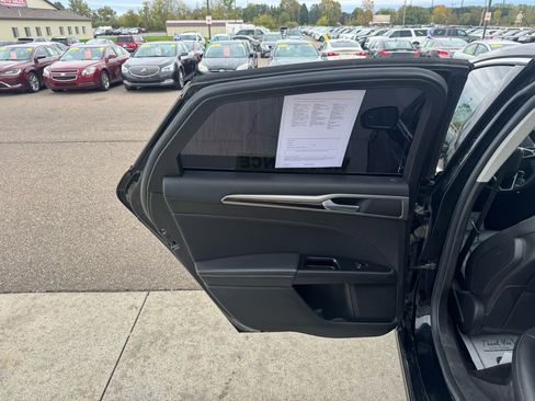 Used 2016 Ford Fusion SE w/ Equipment Group 202A image 13