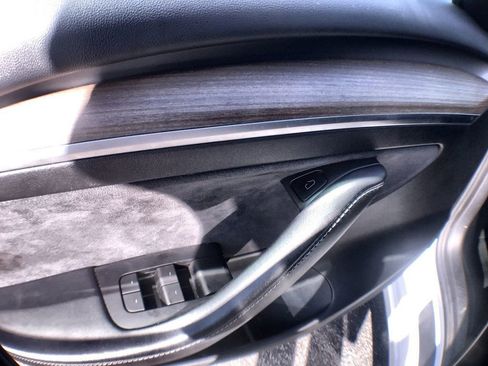 Used 2021 Tesla Model 3 Standard Range Plus image 11