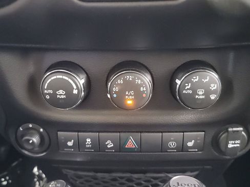 Used 2015 Jeep Wrangler Unlimited Sahara AWD/4WD image 28