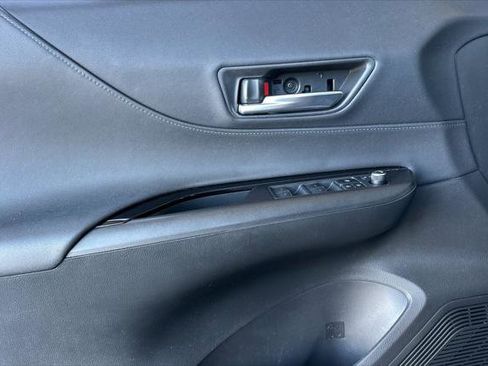 Certified 2021 Toyota Venza LE image 13