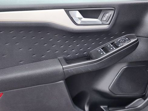 Used 2020 Ford Escape SE image 12