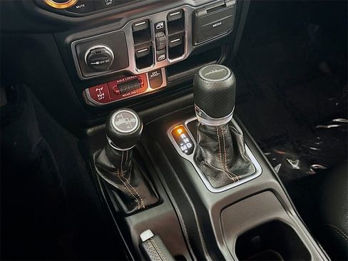 Used 2023 Jeep Gladiator Mojave w/ Cold Weather Group image 17