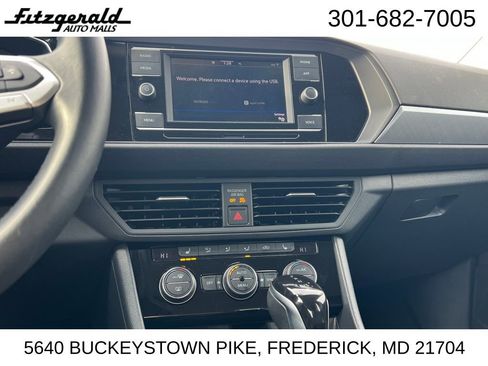 Used 2024 Volkswagen Jetta SE image 20