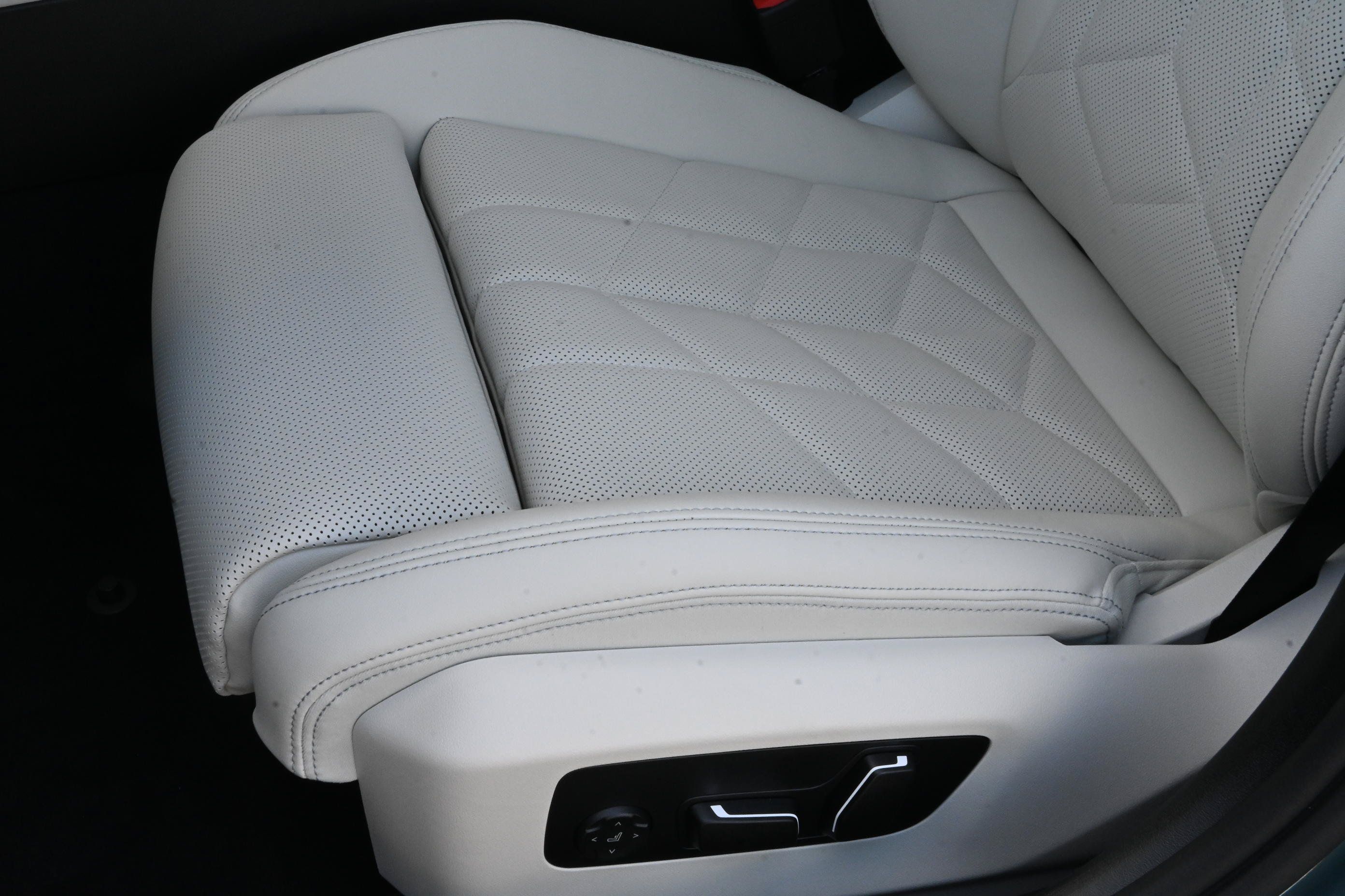 Used 2026 BMW 530i w/ Executive Package RWD image 24