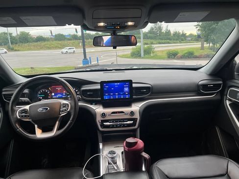 Used 2021 Ford Explorer XLT w/ Equipment Group 202A AWD/4WD image 5
