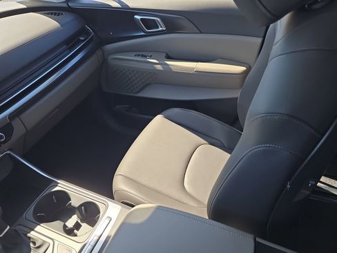 New 2026 Kia Carnival FWD image 15