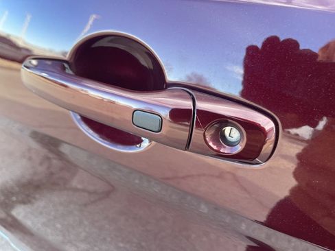 Used 2018 Ford Explorer XLT w/ Equipment Group 201A image 11