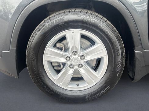 Used 2019 Chevrolet Trax LT w/ LT Convenience Package image 9