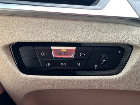 Used 2024 BMW 330i Sedan w/ Premium Package image 14