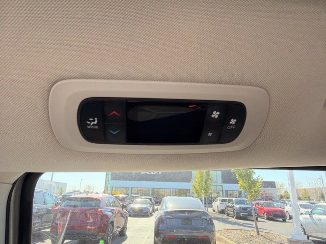 Used 2023 Chrysler Voyager LX FWD image 28