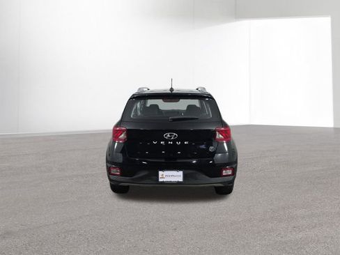Used 2025 Hyundai Venue SEL image 15