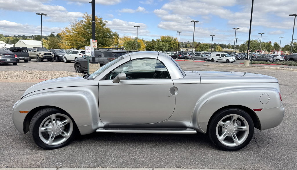 Used 2004 Chevrolet SSR w/ Preferred Equipment Group RWD image 6