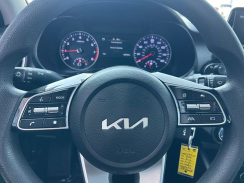 Used 2023 Kia Forte LXS w/ LXS Technology Package image 21