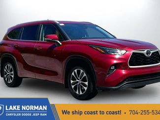 Used 2023 Toyota Highlander XLE FWD video 1