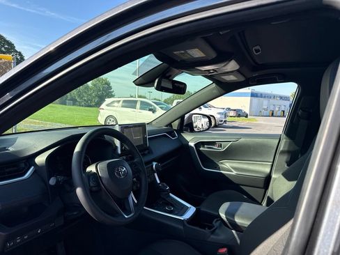 Used 2025 Toyota RAV4 SE w/ Convenience Package AWD/4WD image 7