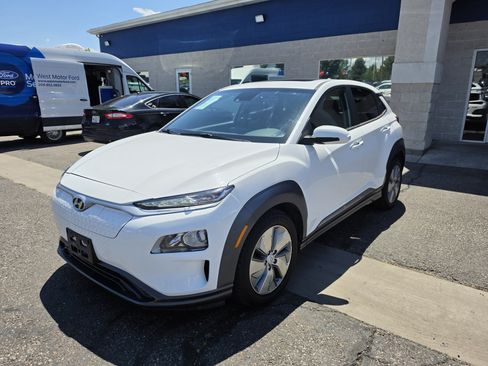 Used 2021 Hyundai Kona Limited w/ Cargo Package FWD image 3