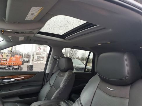 Used 2020 Cadillac Escalade Luxury image 6