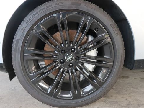 Used 2025 Land Rover Range Rover SE AWD/4WD image 11