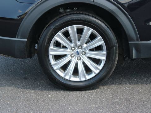 Used 2022 Ford Explorer Limited w/ Equipment Group 301A RWD image 13