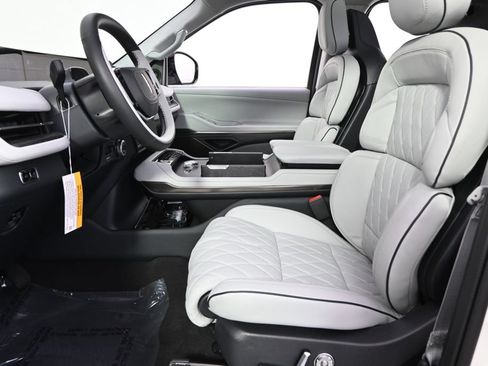 New 2026 Lincoln Navigator Black Label AWD/4WD image 12
