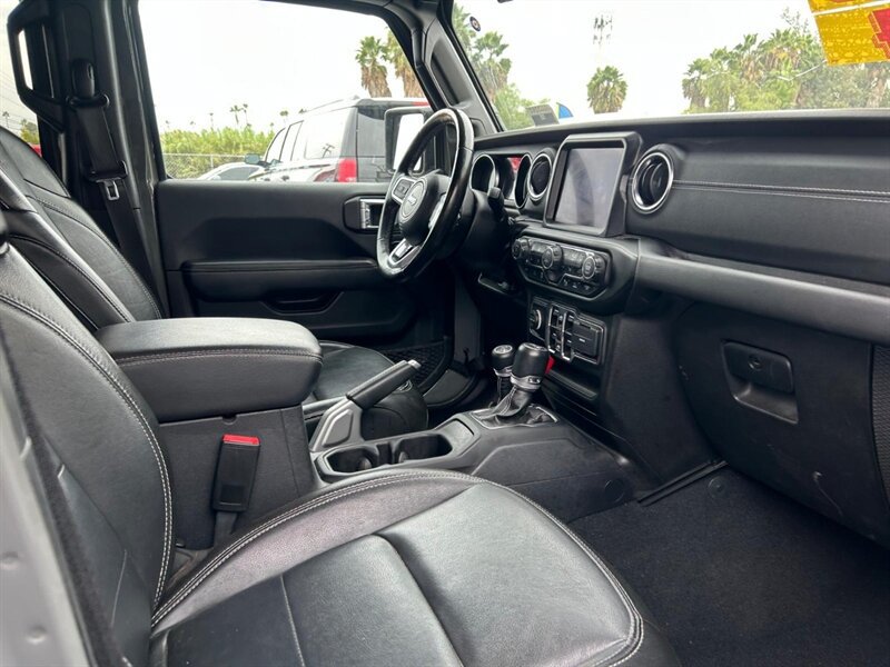 Used 2022 Jeep Wrangler Unlimited Sahara w/ Cold Weather Group AWD/4WD image 10