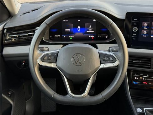 Used 2025 Volkswagen Jetta SE image 28