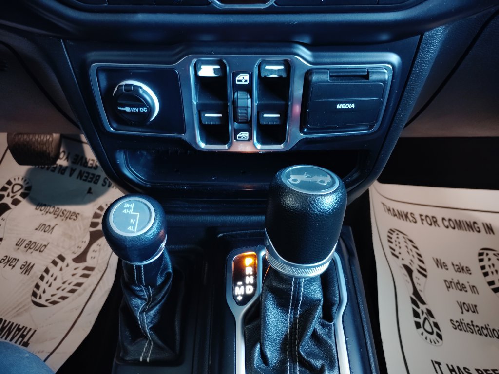 Used 2020 Jeep Wrangler Unlimited Sahara AWD/4WD image 35
