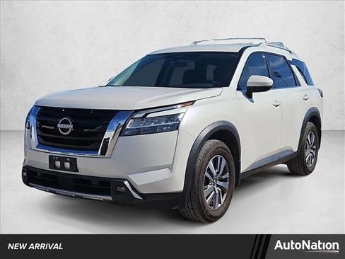 Used 2023 Nissan Pathfinder SL image 1