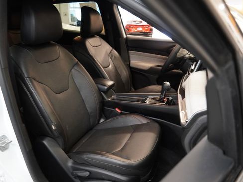 Used 2023 Jeep Compass Latitude AWD/4WD image 32