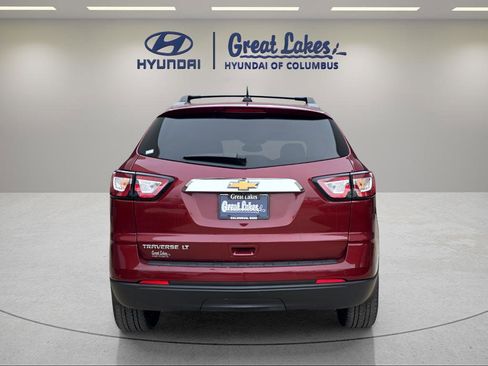 Used 2017 Chevrolet Traverse LT w/ Style and Technology Package FWD image 4
