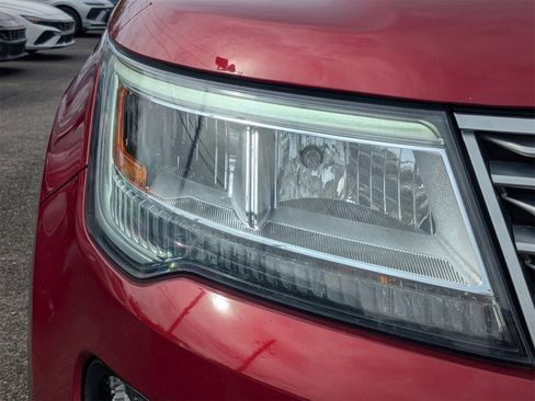 Used 2019 Ford Explorer Platinum image 17