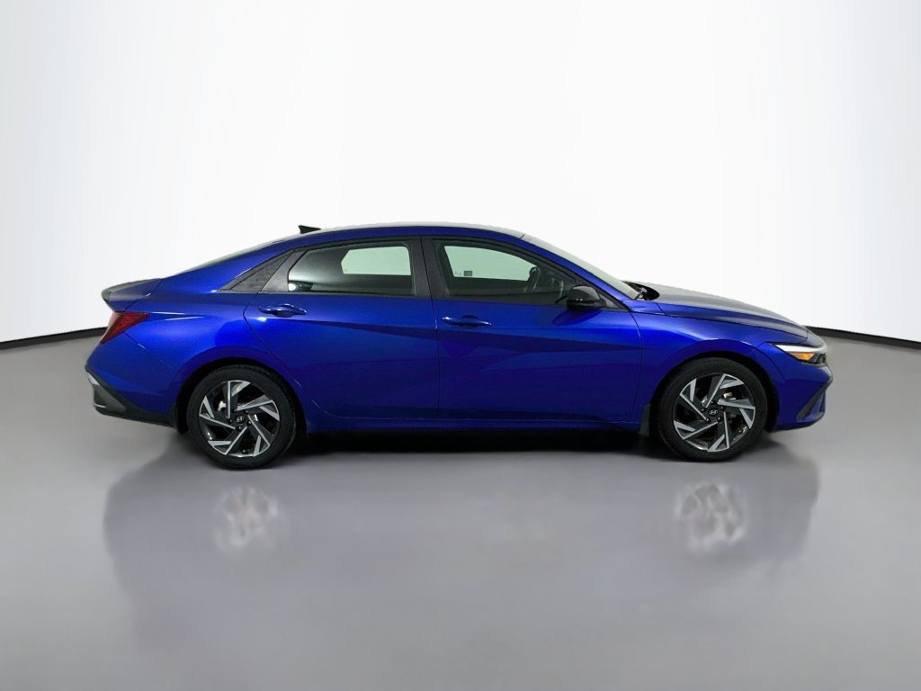 Used 2025 Hyundai Elantra Sport FWD image 4