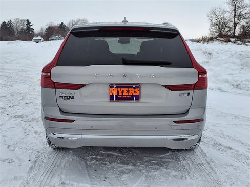 Used 2023 Volvo XC60 B5 Plus image 27