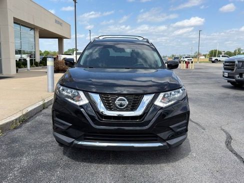 Used 2019 Nissan Rogue SV FWD image 2