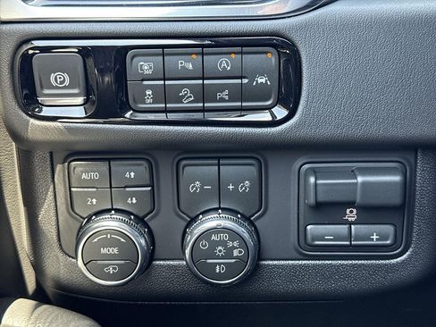 New 2026 GMC Yukon XL Denali w/ Denali Reserve Package AWD/4WD image 16