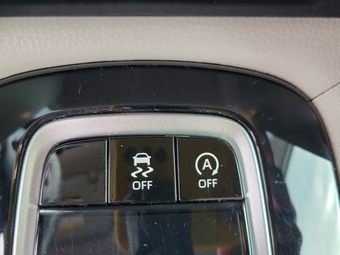 Used 2024 Toyota Corolla Cross L image 33