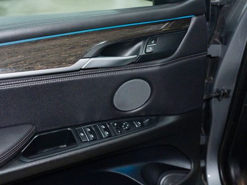 Used 2018 BMW X5 xDrive50i w/ M Sport Package image 16