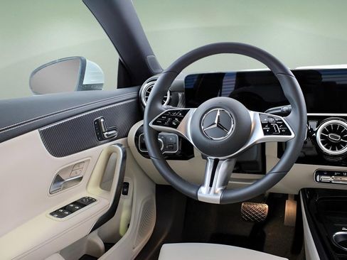 Used 2025 Mercedes-Benz CLA 250 image 7