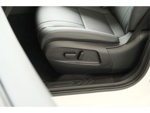 Used 2023 VinFast VF 8 Eco AWD/4WD image 13