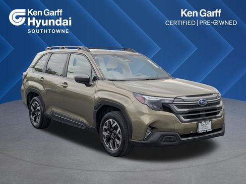 Used 2025 Subaru Forester Premium AWD/4WD image 1