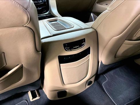 Used 2018 Cadillac Escalade Platinum AWD/4WD image 30