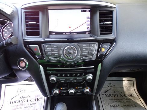 Used 2019 Nissan Pathfinder SV image 19