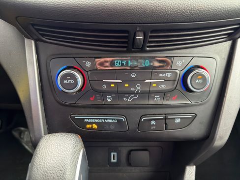 Used 2018 Ford Escape SE w/ SE Sync 3 Package AWD/4WD image 18