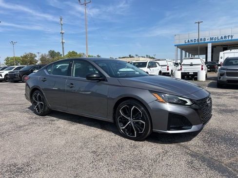 Used 2024 Nissan Altima 2.5 SR image 1