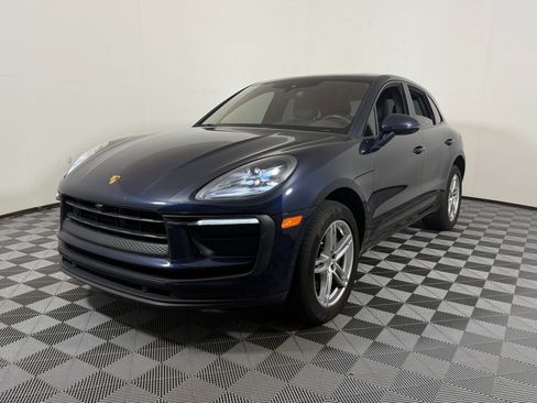 Used 2022 Porsche Macan AWD/4WD image 1