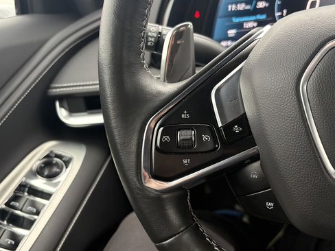 Used 2024 Chevrolet Corvette Stingray Convertible w/ Z51 Performance Package image 20