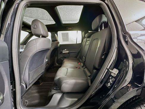Used 2025 Mercedes-Benz GLB 250 4MATIC image 29